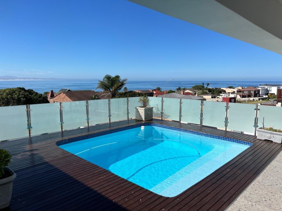 4 Bedroom Property for Sale in Wavecrest Eastern Cape